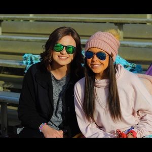 Meet your Posher, Isis